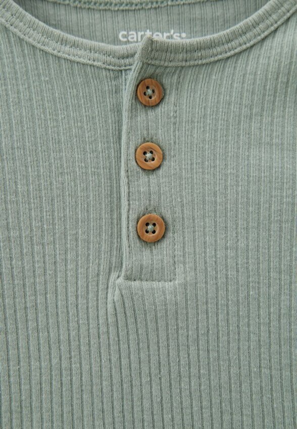 Лонгслив, брюки и шапка Carter’s