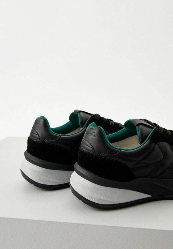 Кроссовки Voile Blanche