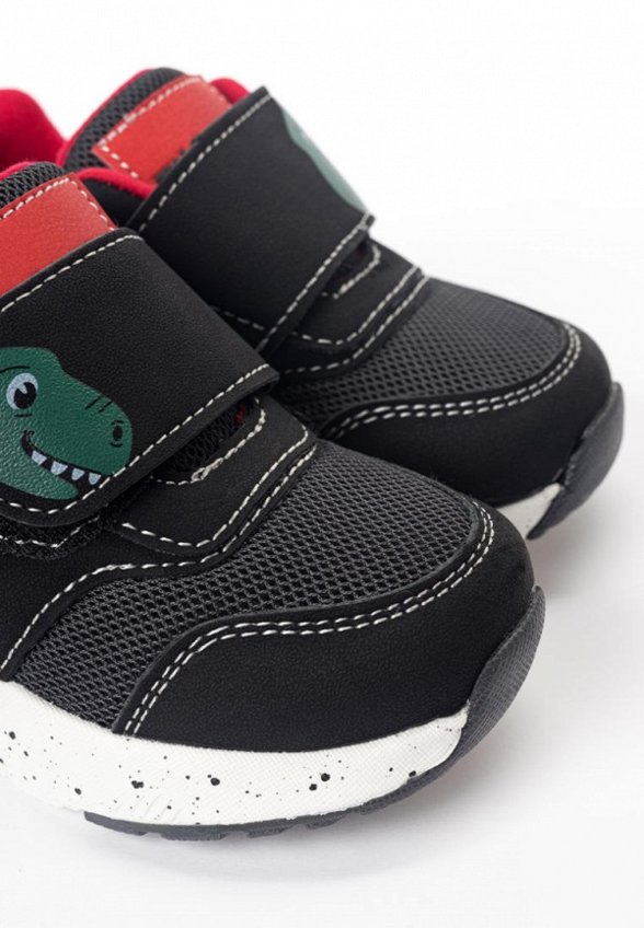 Кроссовки Tikkago