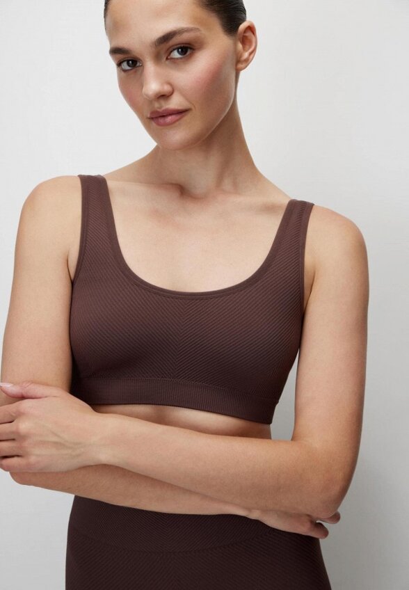 Топ спортивный belle you