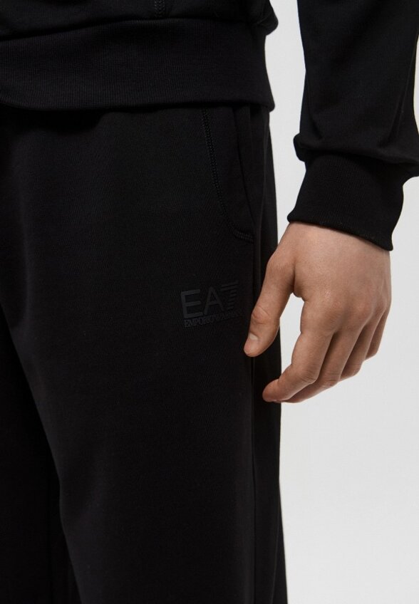 Костюм спортивный EA7
