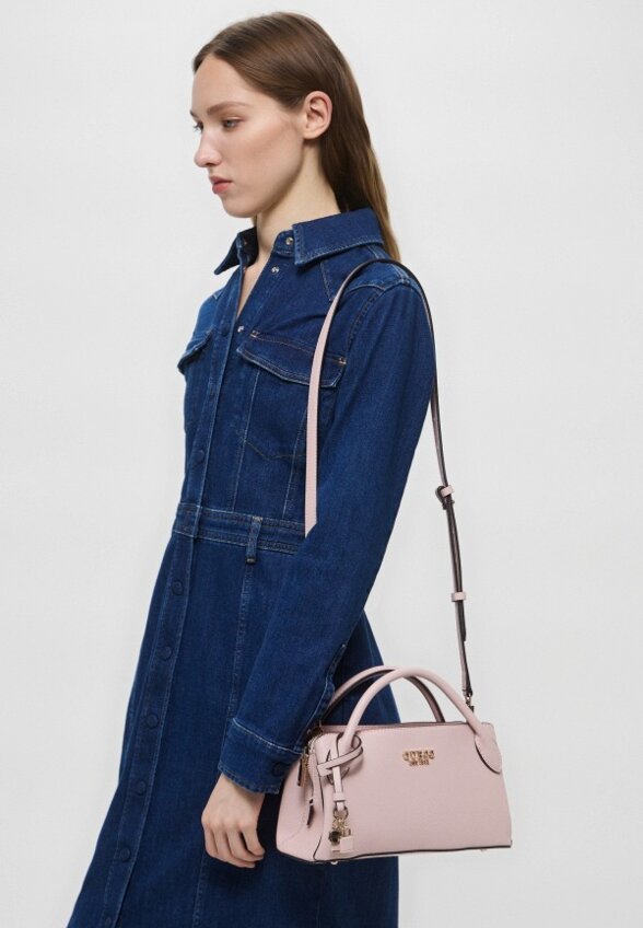 Сумка и брелок Guess