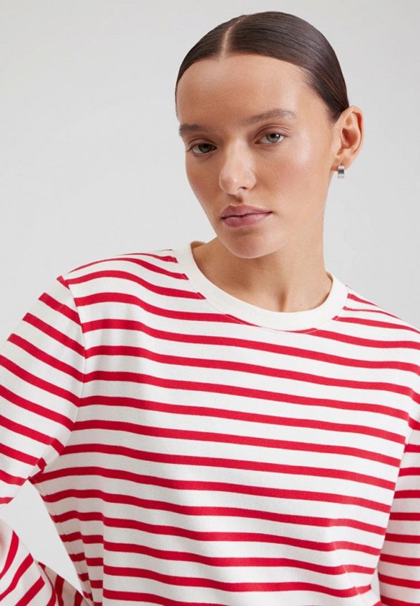 Лонгслив To Be Blossom