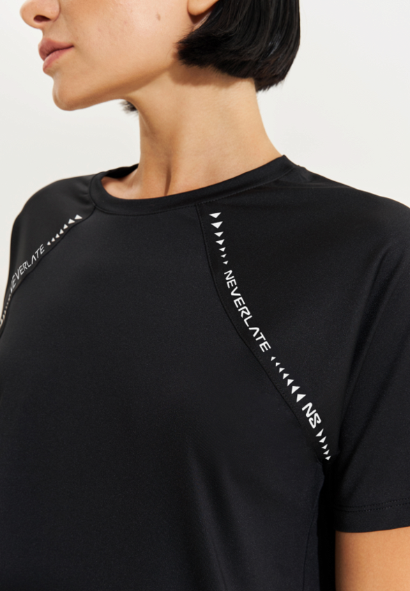Футболка Neverlate