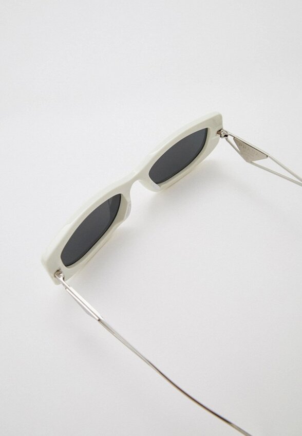 Очки солнцезащитные Prada