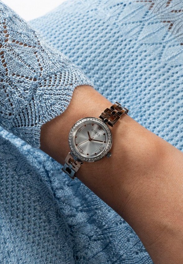 Часы Guess
