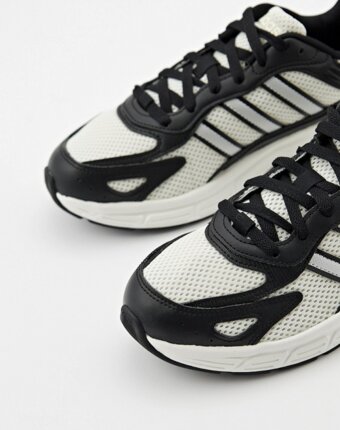Кроссовки adidas женщинам