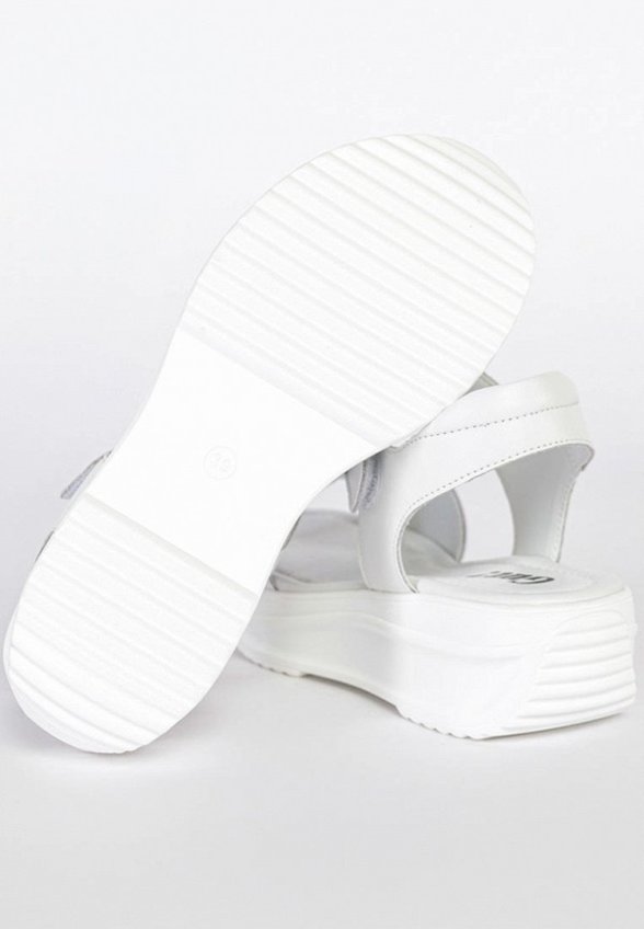 Босоножки Gut