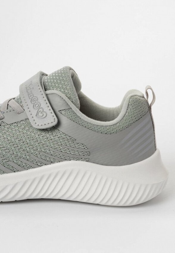 Кроссовки Tikkago