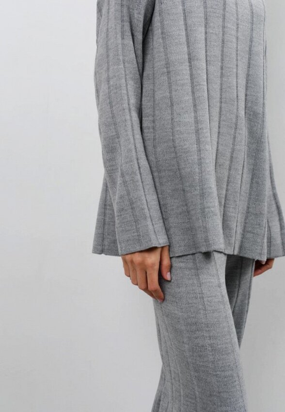 Джемпер Thestama