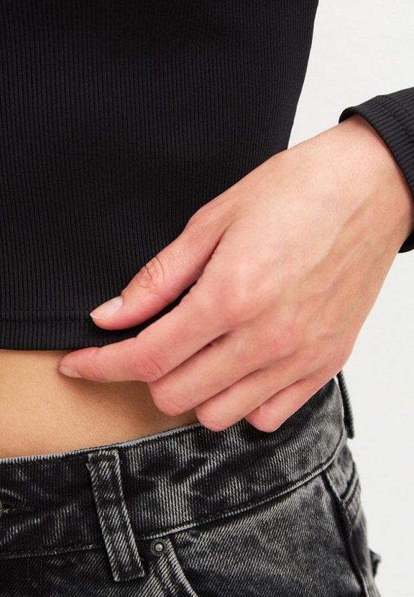 Лонгслив Arianna Afari