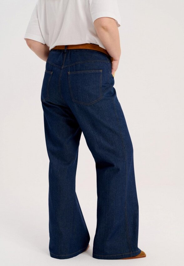 Джинсы Manelia