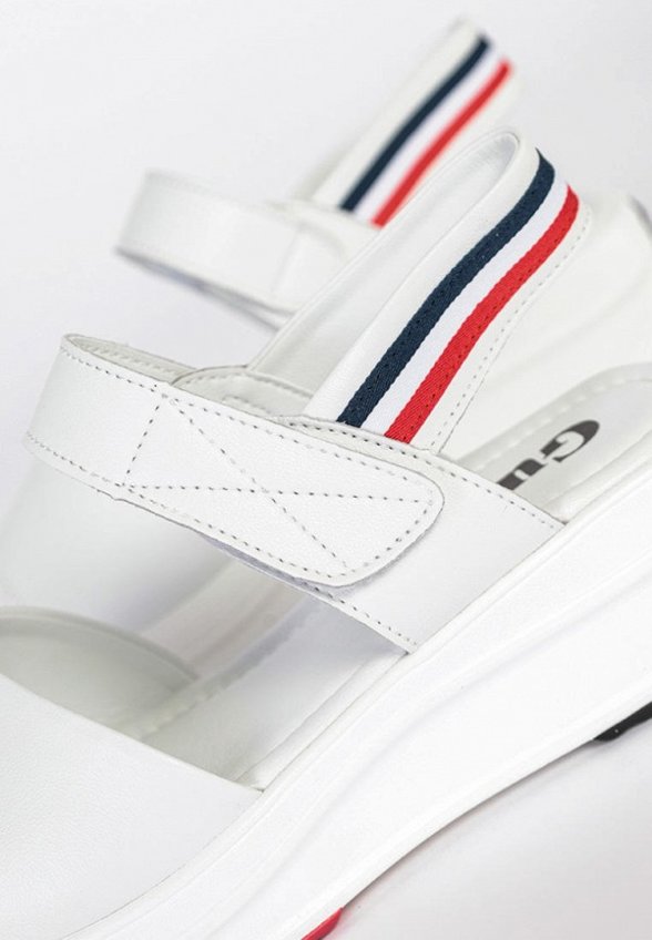 Босоножки Gut