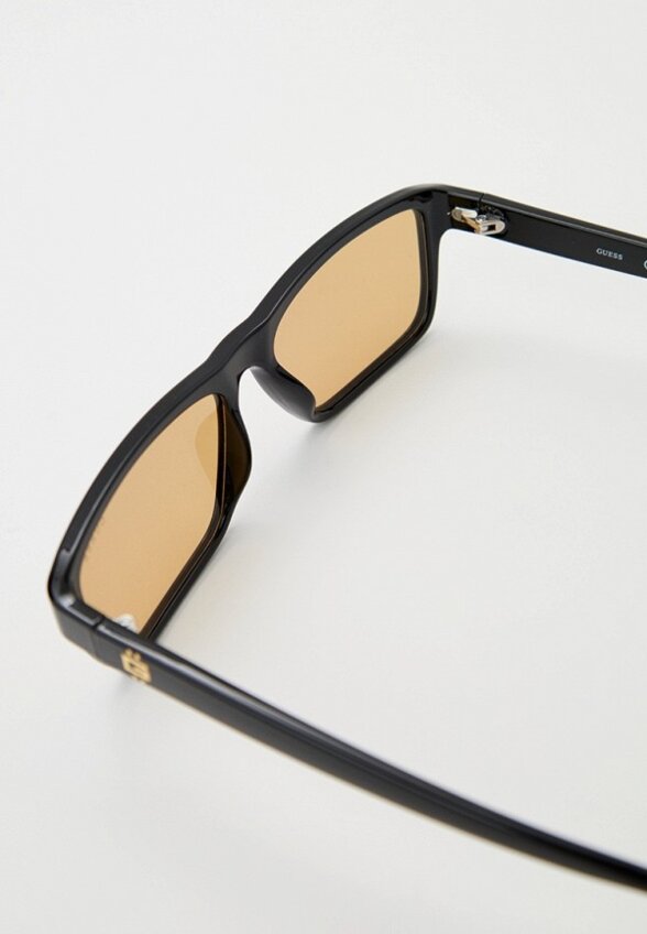 Очки солнцезащитные Guess