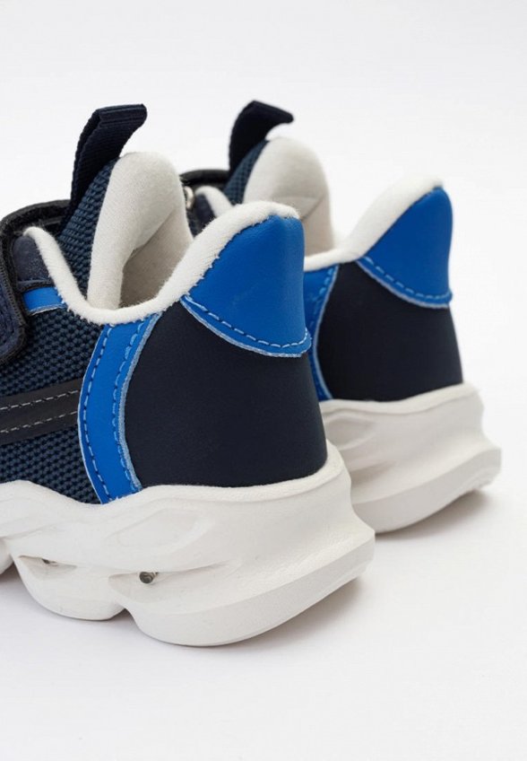 Кроссовки Tikkago