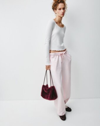 Лонгслив с ажурным узором из линейки SELA Young женщинам