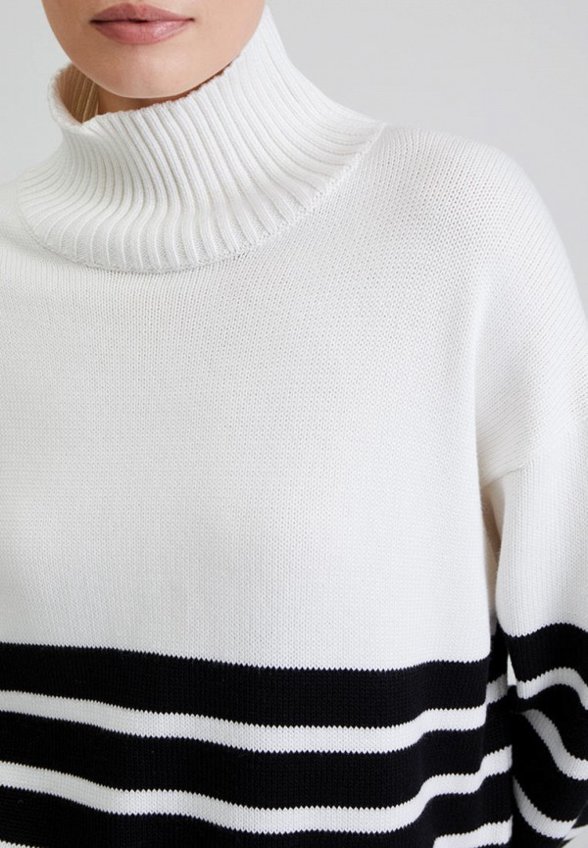 Свитер To Be Blossom