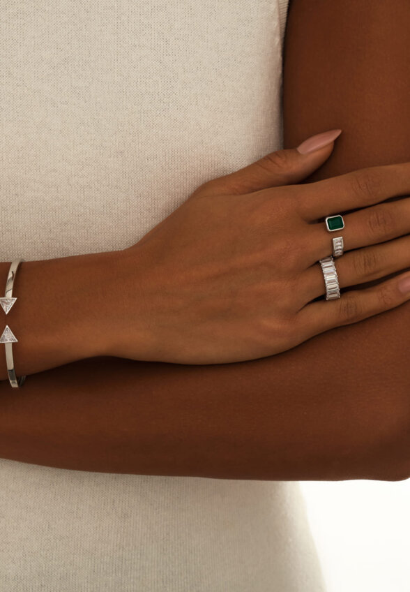 Серебряное кольцо ГАРМОНИЯ с зеленым агатом и фианитами MIE