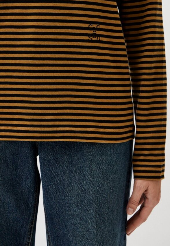 Лонгслив Closed