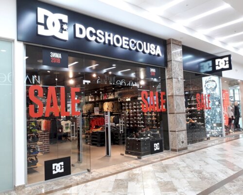 Dc hot sale shoes showroom