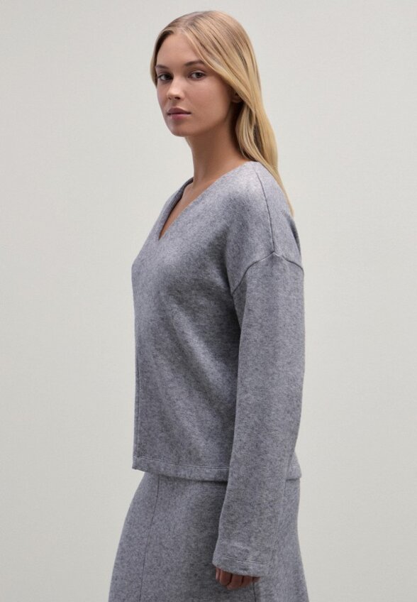 Пуловер Zarina