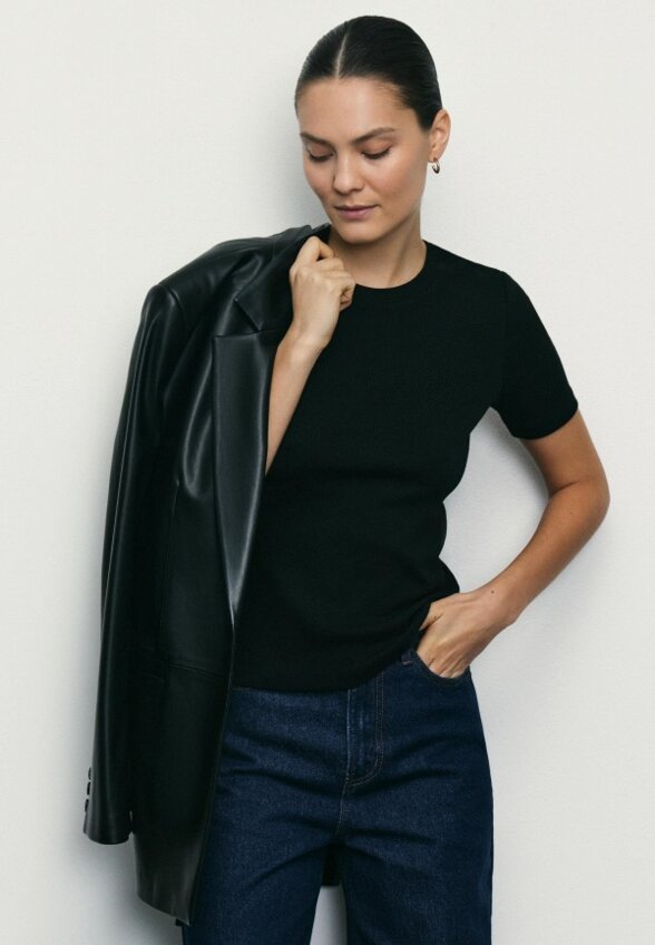 Футболка Zarina