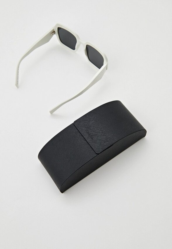 Очки солнцезащитные Prada