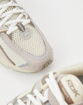 Кроссовки Reebok женщинам