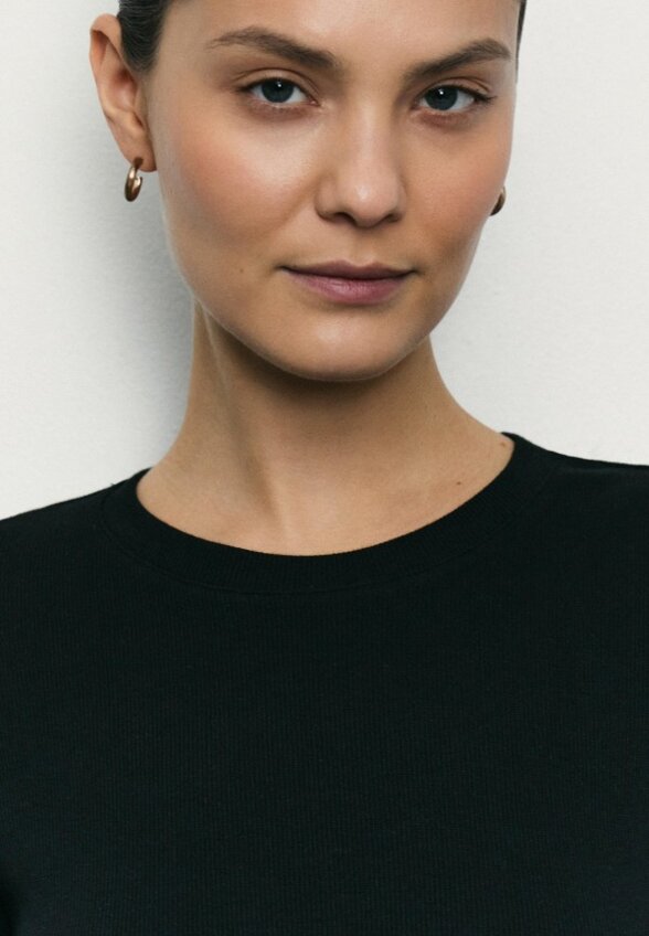 Футболка Zarina