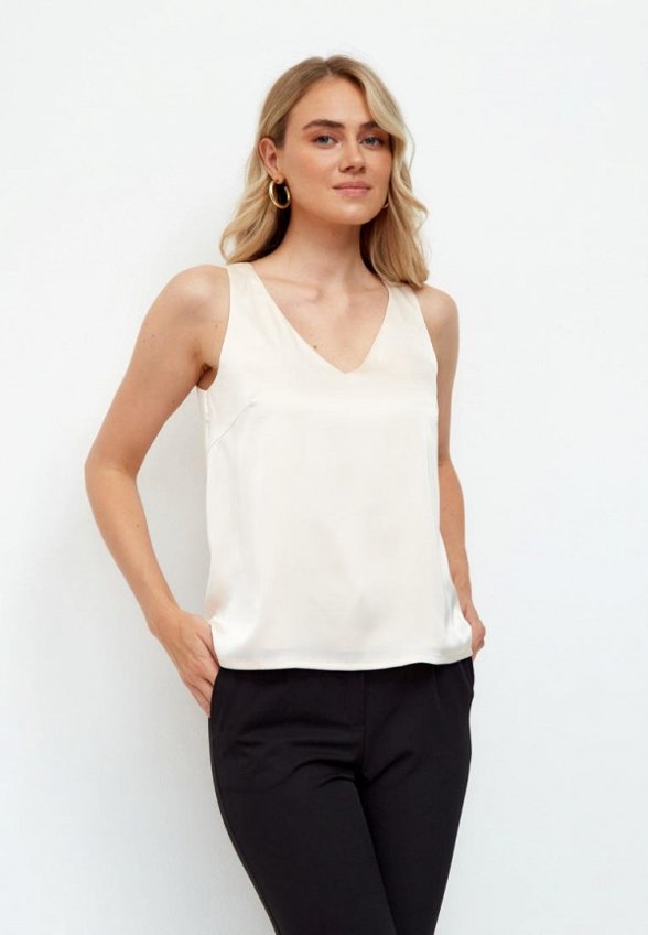 Топ Gabriel and Ester London