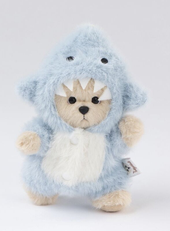 Медведь Lina TeddyTales, XS ,в костюмчике Акула, молочный, брелок, 15 см