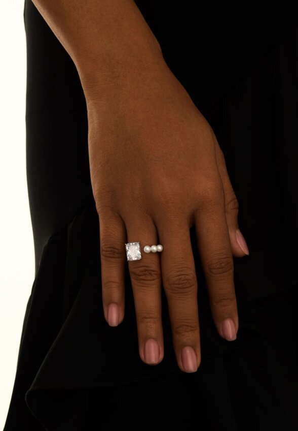 Серебряное кольцо СИЦИЛИЯ с жемчугом и крупным белым фианитом MIE