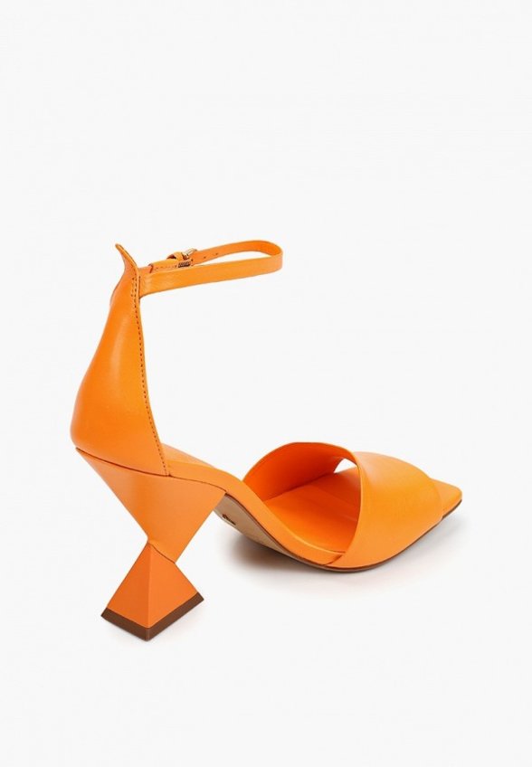 Босоножки Carrano