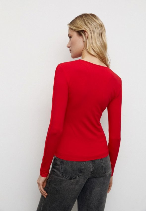 Лонгслив Charmstore