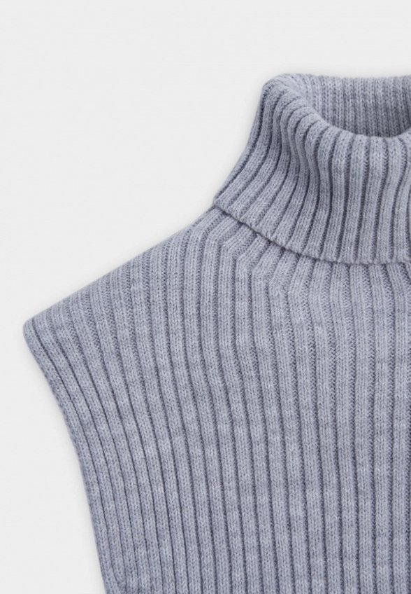 Манишка Finn Flare