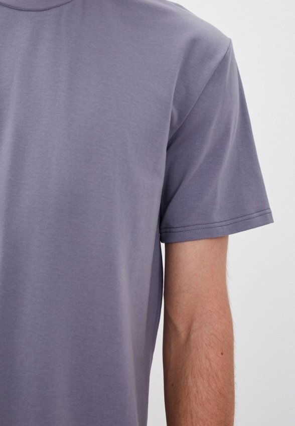 Футболка Minaku