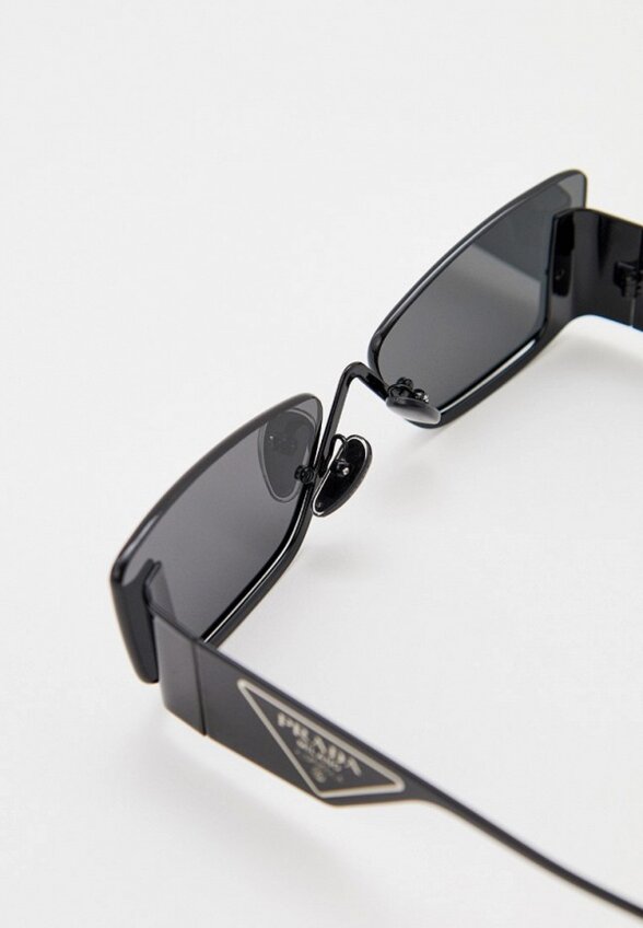 Очки солнцезащитные Prada