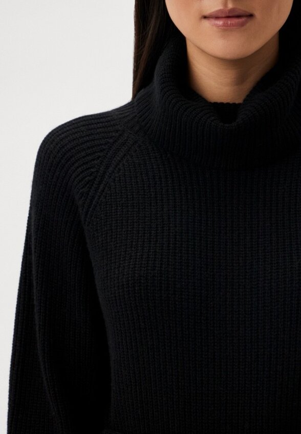 Свитер Caractere