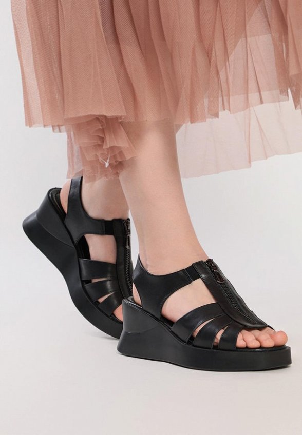 Босоножки Gut