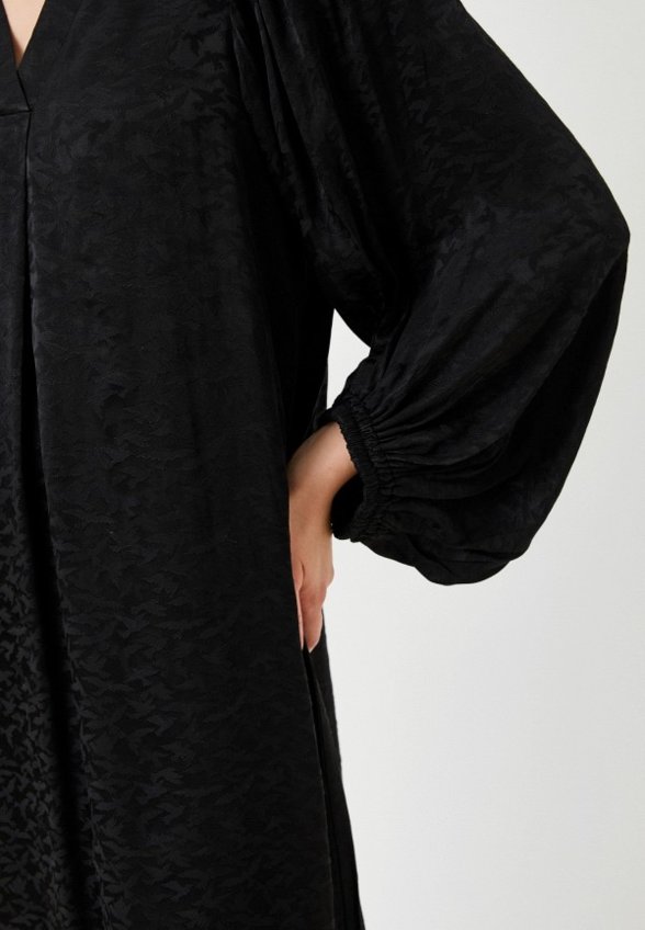 Платье MadaM T