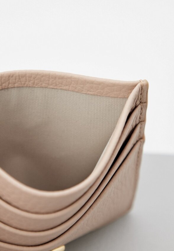 Кредитница Coccinelle