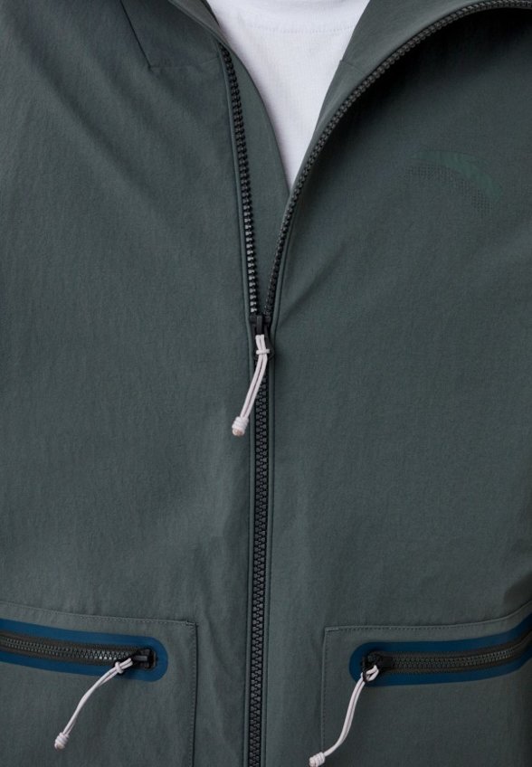 Ветровка Anta