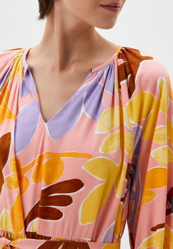 Платье b.young