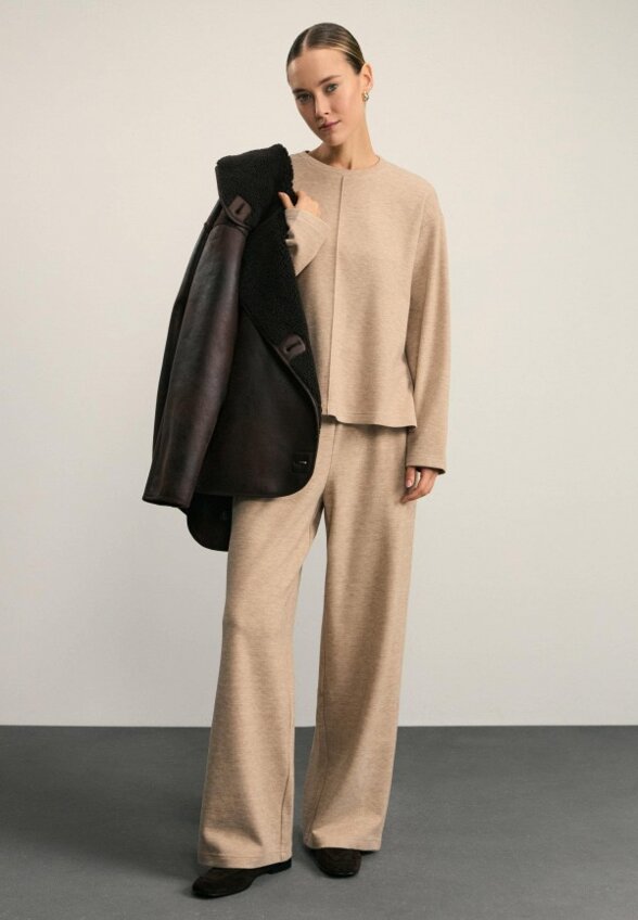 Лонгслив Zarina