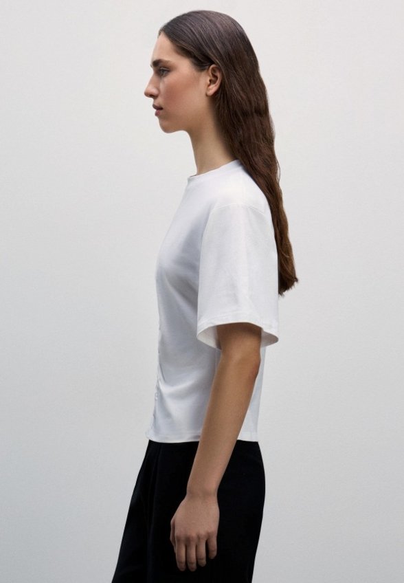 Футболка Zarina