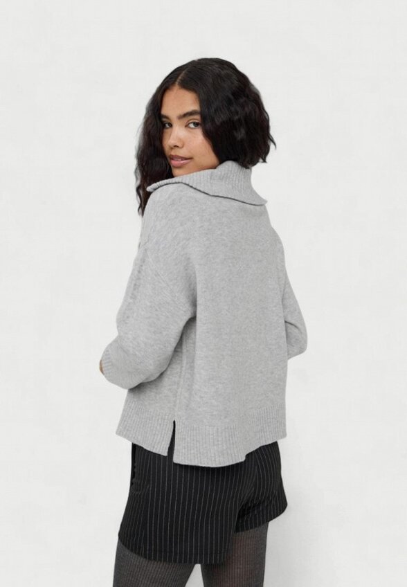 Свитер Terranova