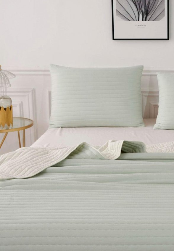 Комплект с покрывалом Sofi De Marko