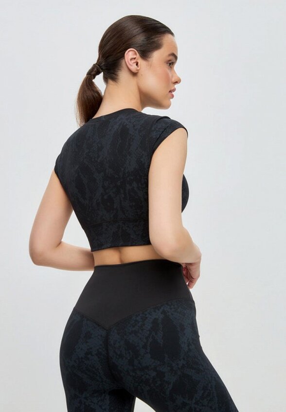 Топ спортивный Fitbomb