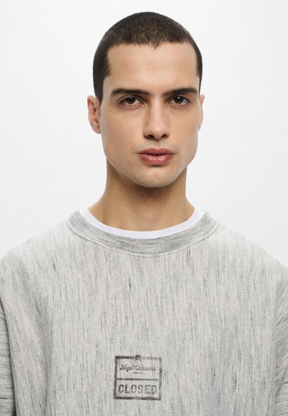 Свитшот Closed