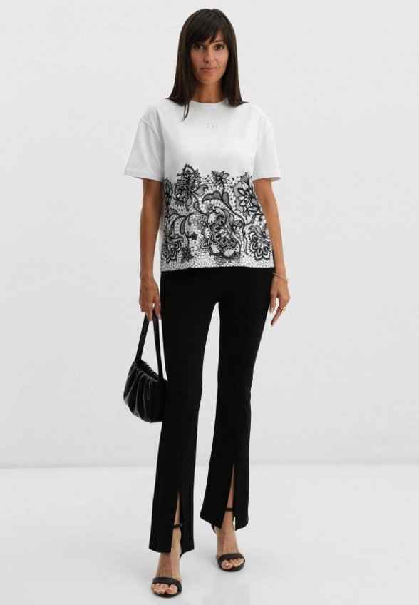 Футболка Lilly Bennet